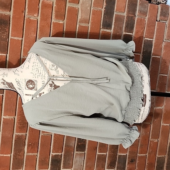 Maurices NWT size medium sage green top - Picture 5 of 7